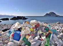 Déchets plastique collectés sur une plage norvégienne. Photo par Bo Eide - https://goo.gl/PCp239