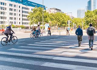 Limiter la vitesse des voitures en ville pour la sécurité, la convivialité et l'environnement. Photo : Bruxelles Mobilité