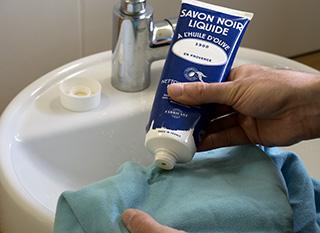 Le savon noir, très utile pour le nettoyage écologique